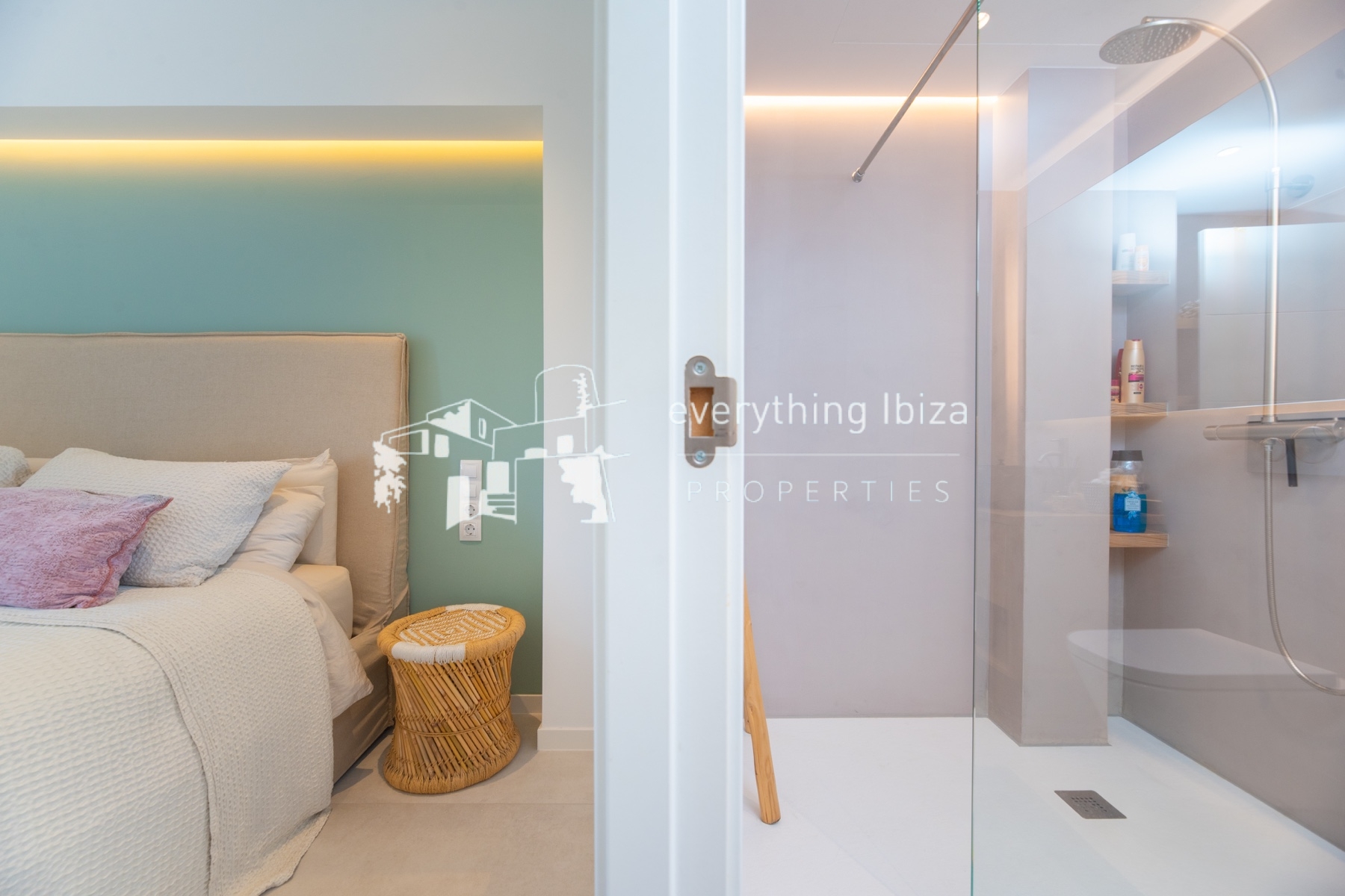 Contemporary Penthouse Apartment in Jesus with Super Rooftop Terrace and Pool - ref. 1877 - by everything ibiza Properties