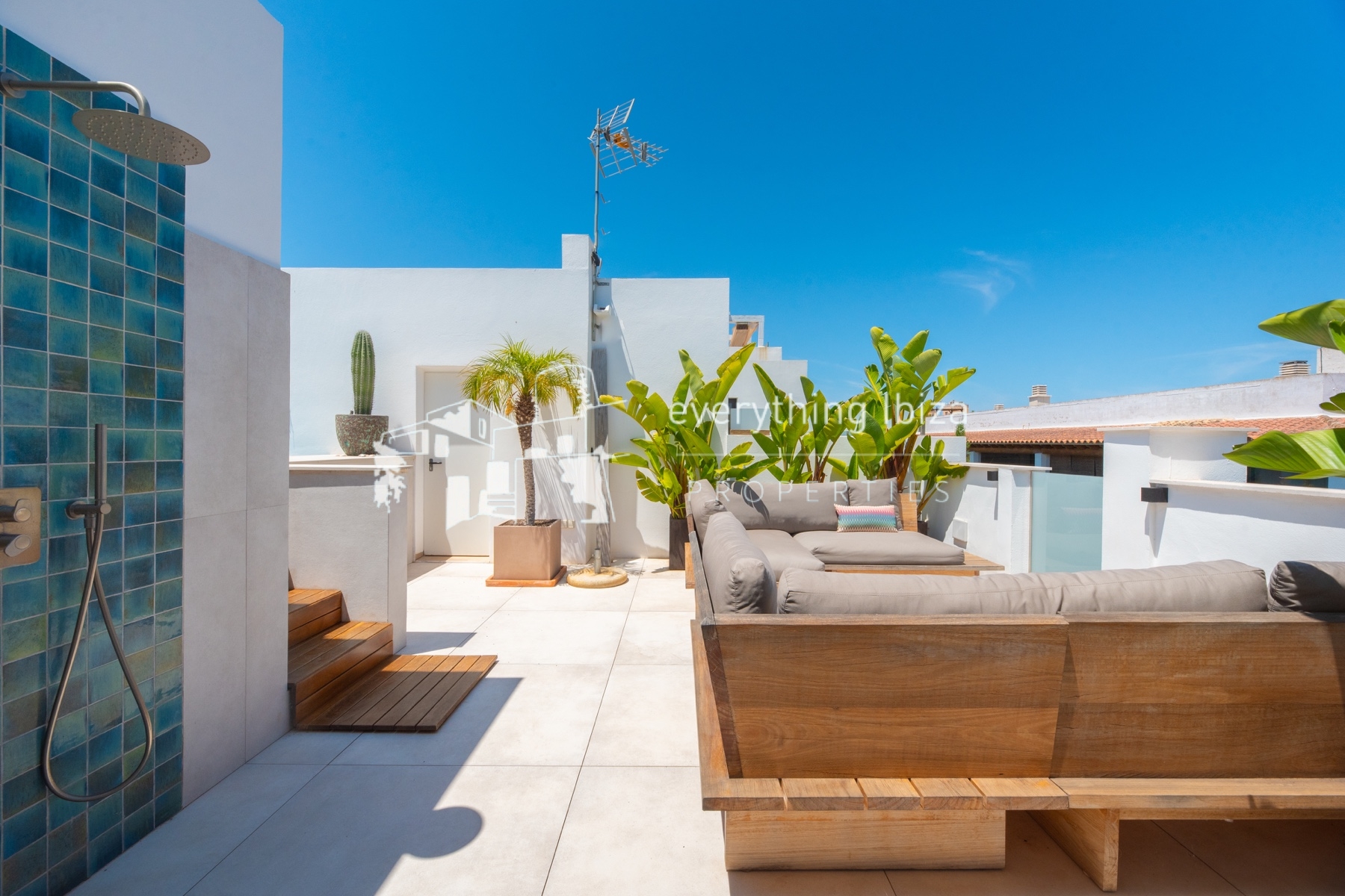 Contemporary Penthouse Apartment in Jesus with Super Rooftop Terrace and Pool - ref. 1877 - by everything ibiza Properties