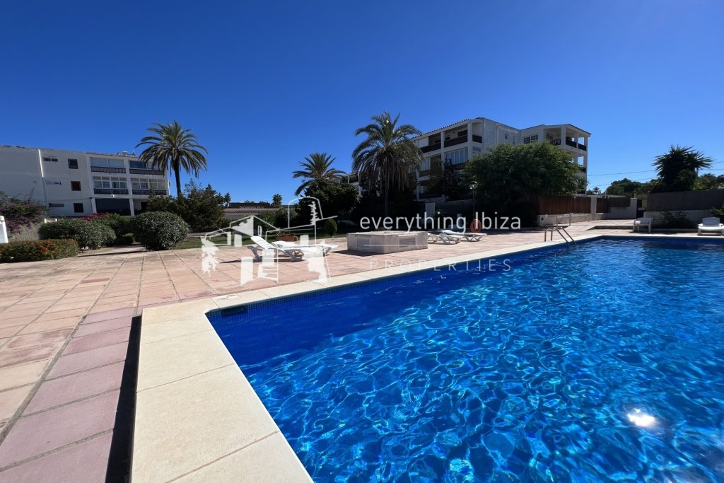 Under Offer – Cosy Homely Penthouse Apartment Close to the Nearby Beach with Sea and Coastal Views in Port Des Torrent — Apartment