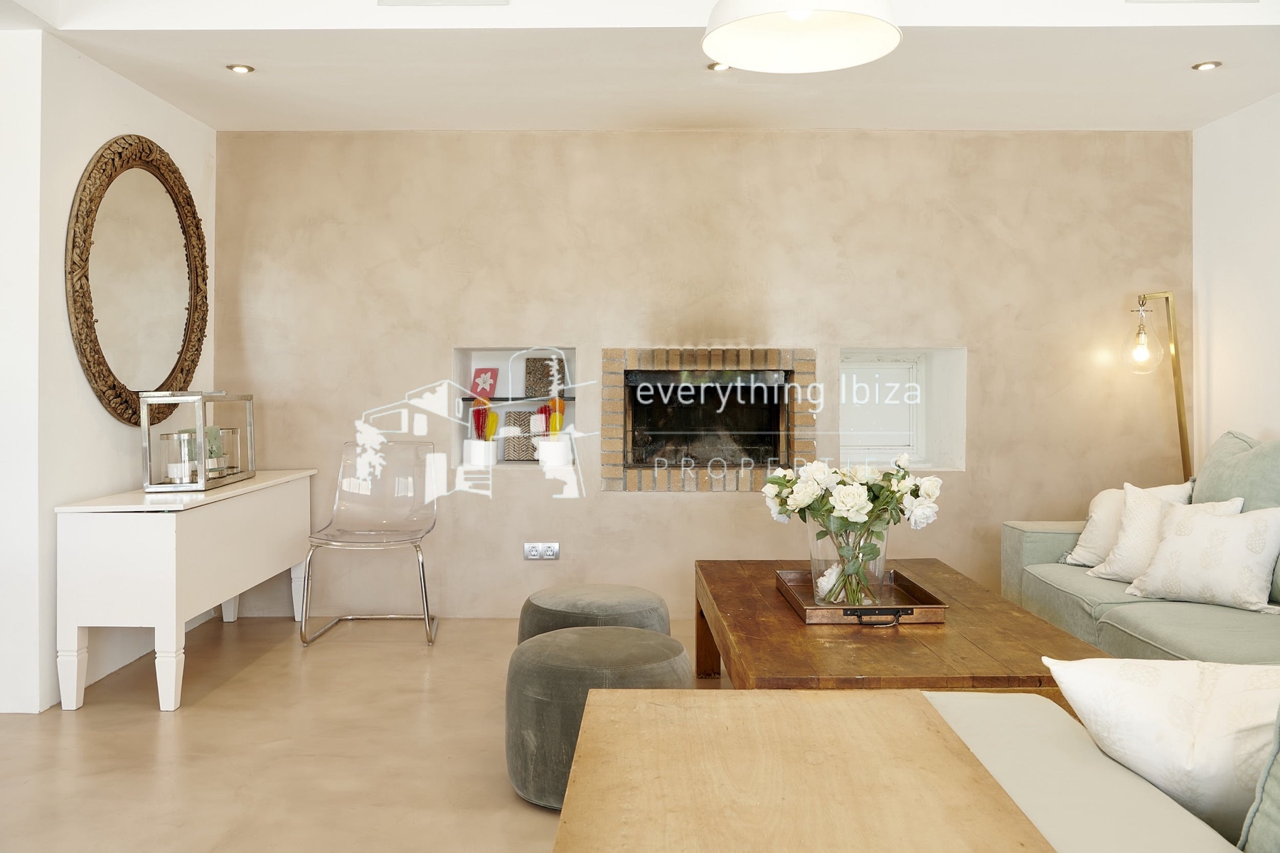 Elegant Modern Villa with Private Infinity Pool and Tourist License Close to Cosmopolitan Santa Eulalia by everything ibiza Properties - ref. 1880