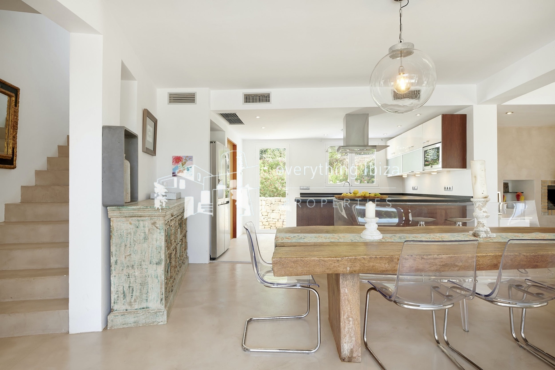 Elegant Modern Villa with Private Infinity Pool and Tourist License Close to Cosmopolitan Santa Eulalia by everything ibiza Properties - ref. 1880