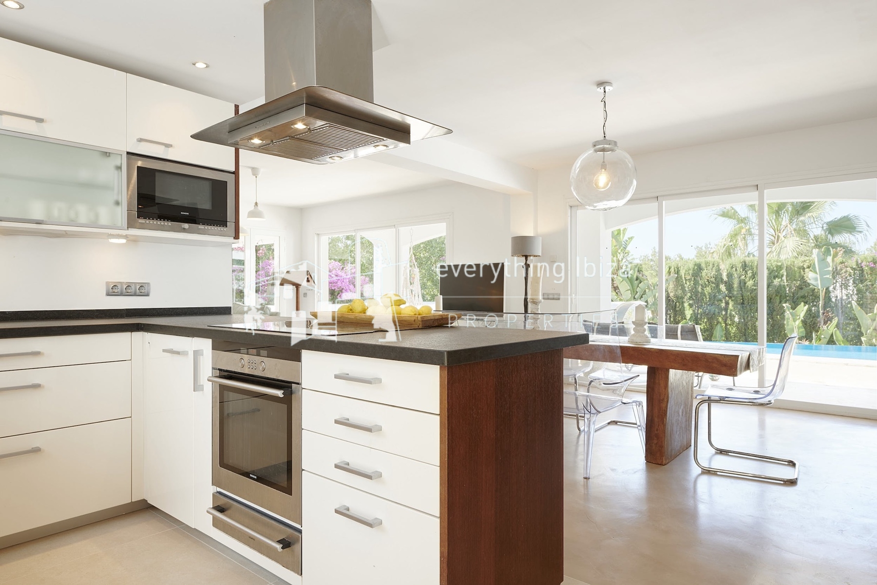 Elegant Modern Villa with Private Infinity Pool and Tourist License Close to Cosmopolitan Santa Eulalia by everything ibiza Properties - ref. 1880