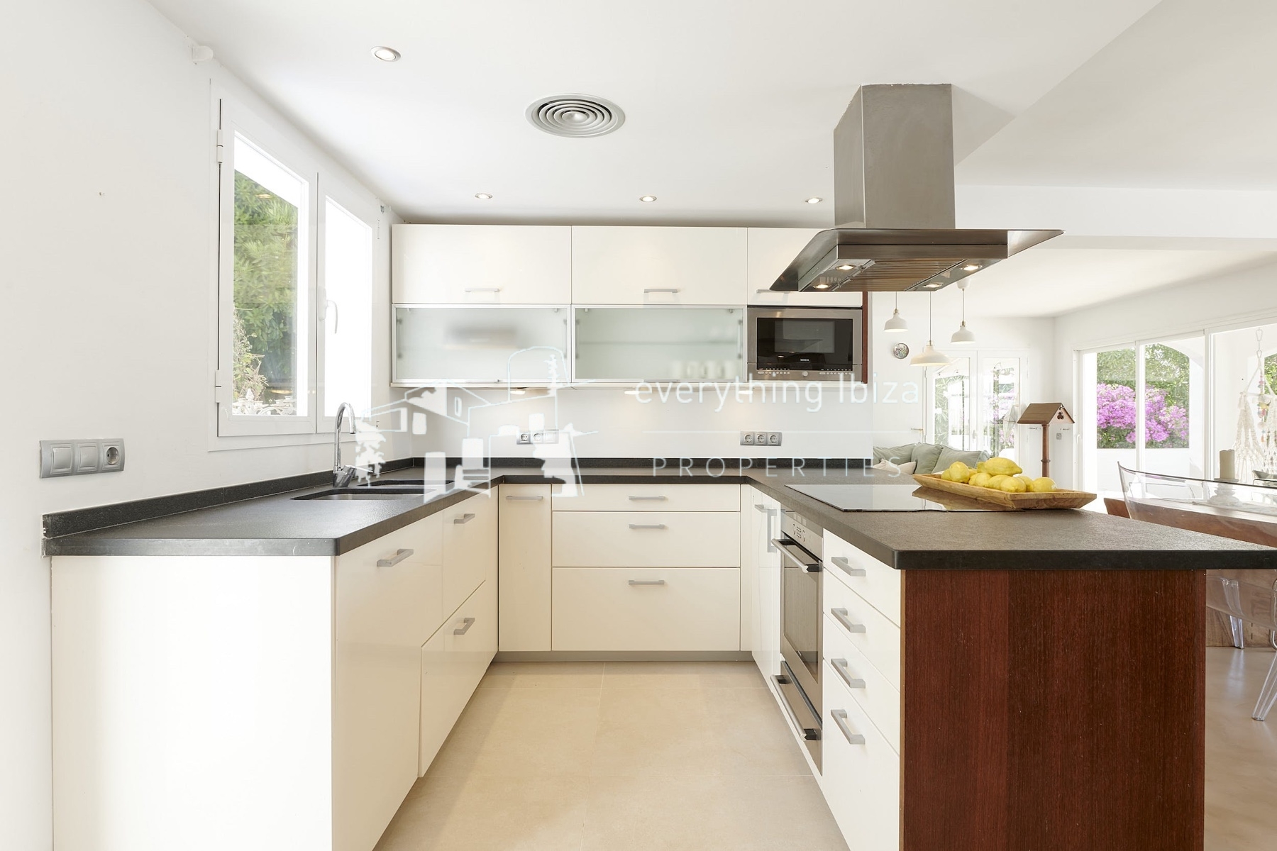 Elegant Modern Villa with Private Infinity Pool and Tourist License Close to Cosmopolitan Santa Eulalia by everything ibiza Properties - ref. 1880