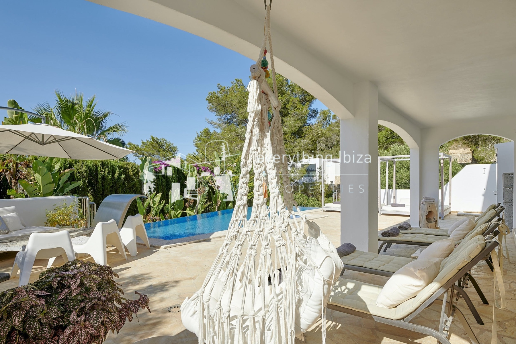 Elegant Modern Villa with Private Infinity Pool and Tourist License Close to Cosmopolitan Santa Eulalia by everything ibiza Properties - ref. 1880