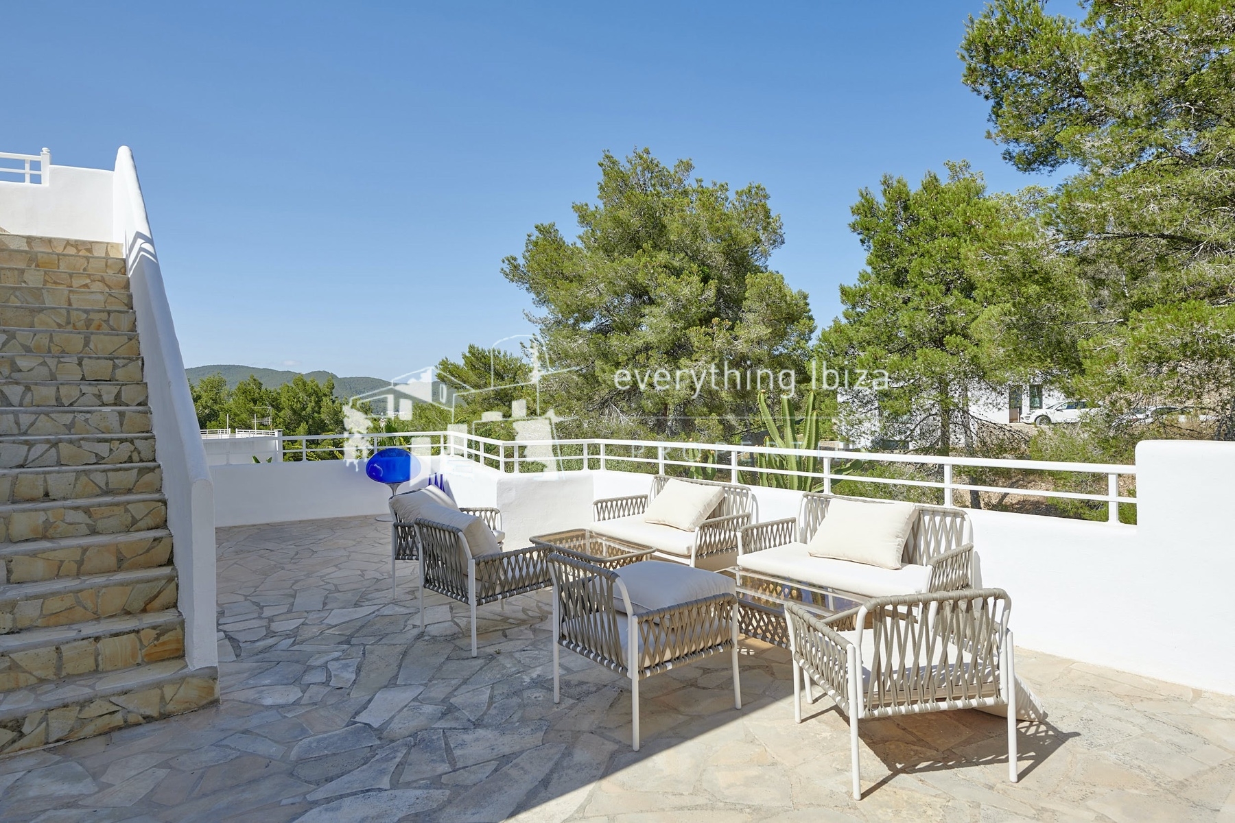 Elegant Modern Villa with Private Infinity Pool and Tourist License Close to Cosmopolitan Santa Eulalia by everything ibiza Properties - ref. 1880