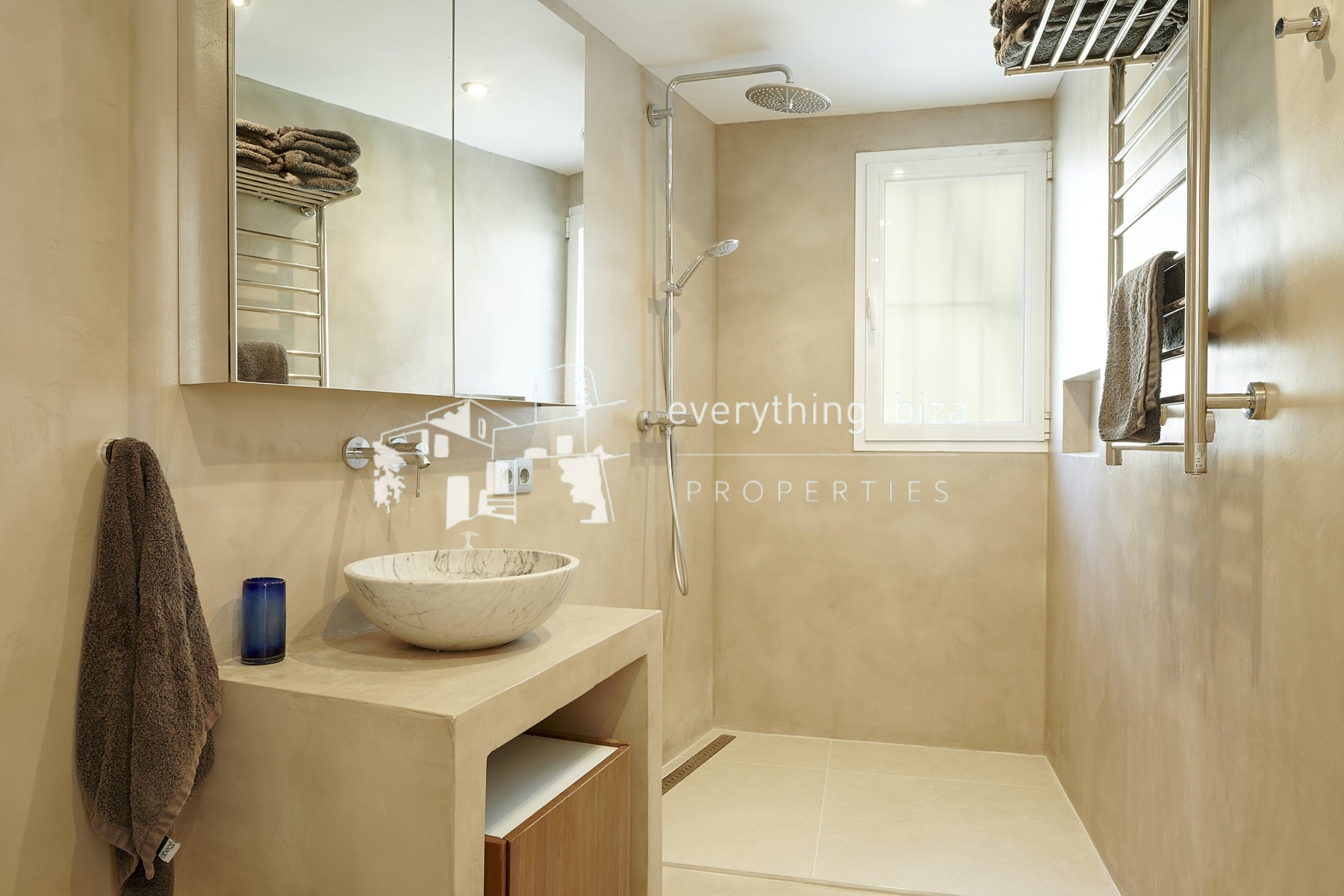 Elegant Modern Villa with Private Infinity Pool and Tourist License Close to Cosmopolitan Santa Eulalia by everything ibiza Properties - ref. 1880