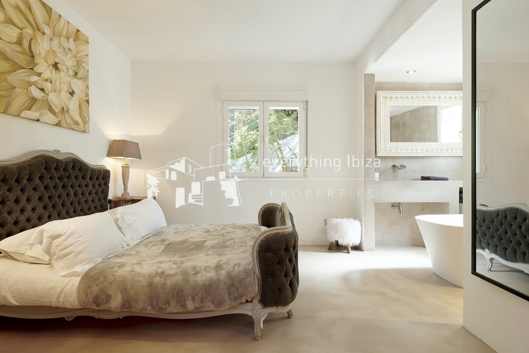 Elegant Modern Villa with Private Infinity Pool and Tourist License Close to Cosmopolitan Santa Eulalia by everything ibiza Properties - ref. 1880