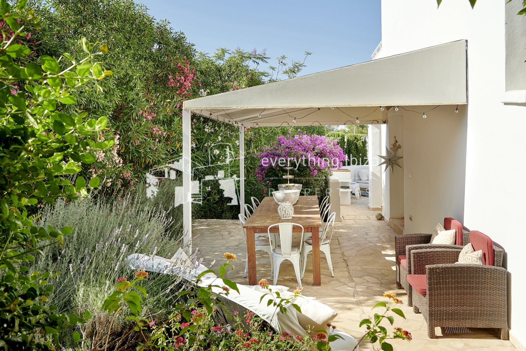 Elegant Modern Villa with Private Infinity Pool and Tourist License Close to Cosmopolitan Santa Eulalia by everything ibiza Properties - ref. 1880