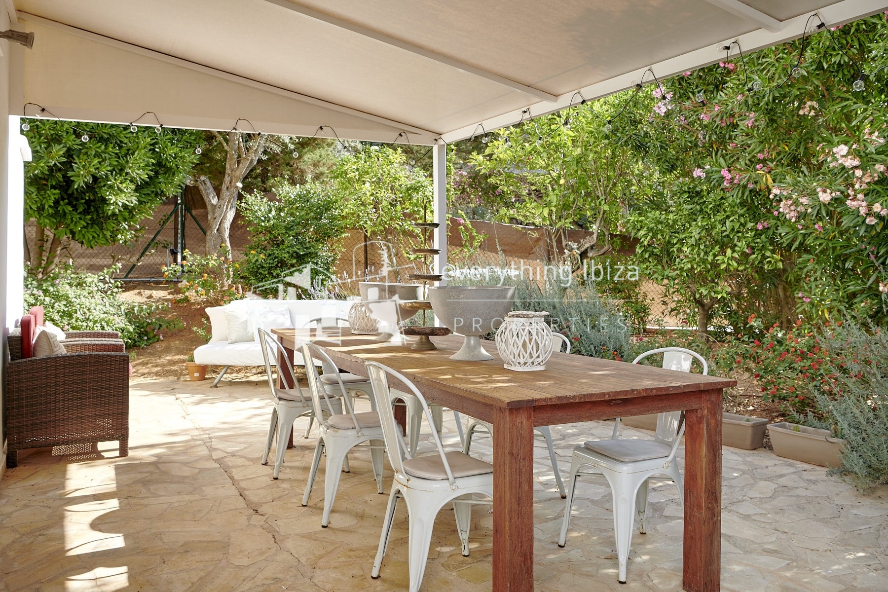 Elegant Modern Villa with Private Infinity Pool and Tourist License Close to Cosmopolitan Santa Eulalia by everything ibiza Properties - ref. 1880