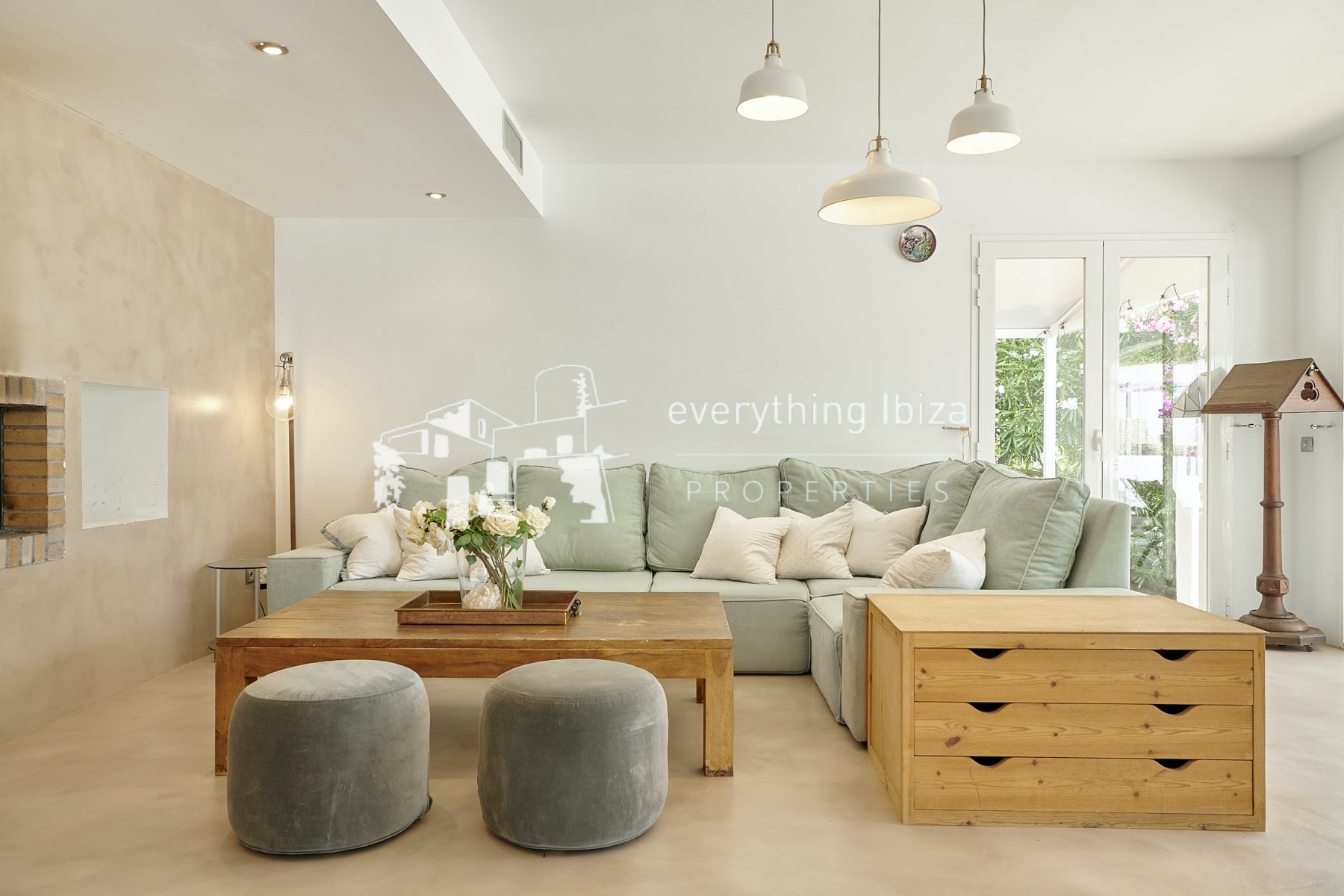 Elegant Modern Villa with Private Infinity Pool and Tourist License Close to Cosmopolitan Santa Eulalia by everything ibiza Properties - ref. 1880