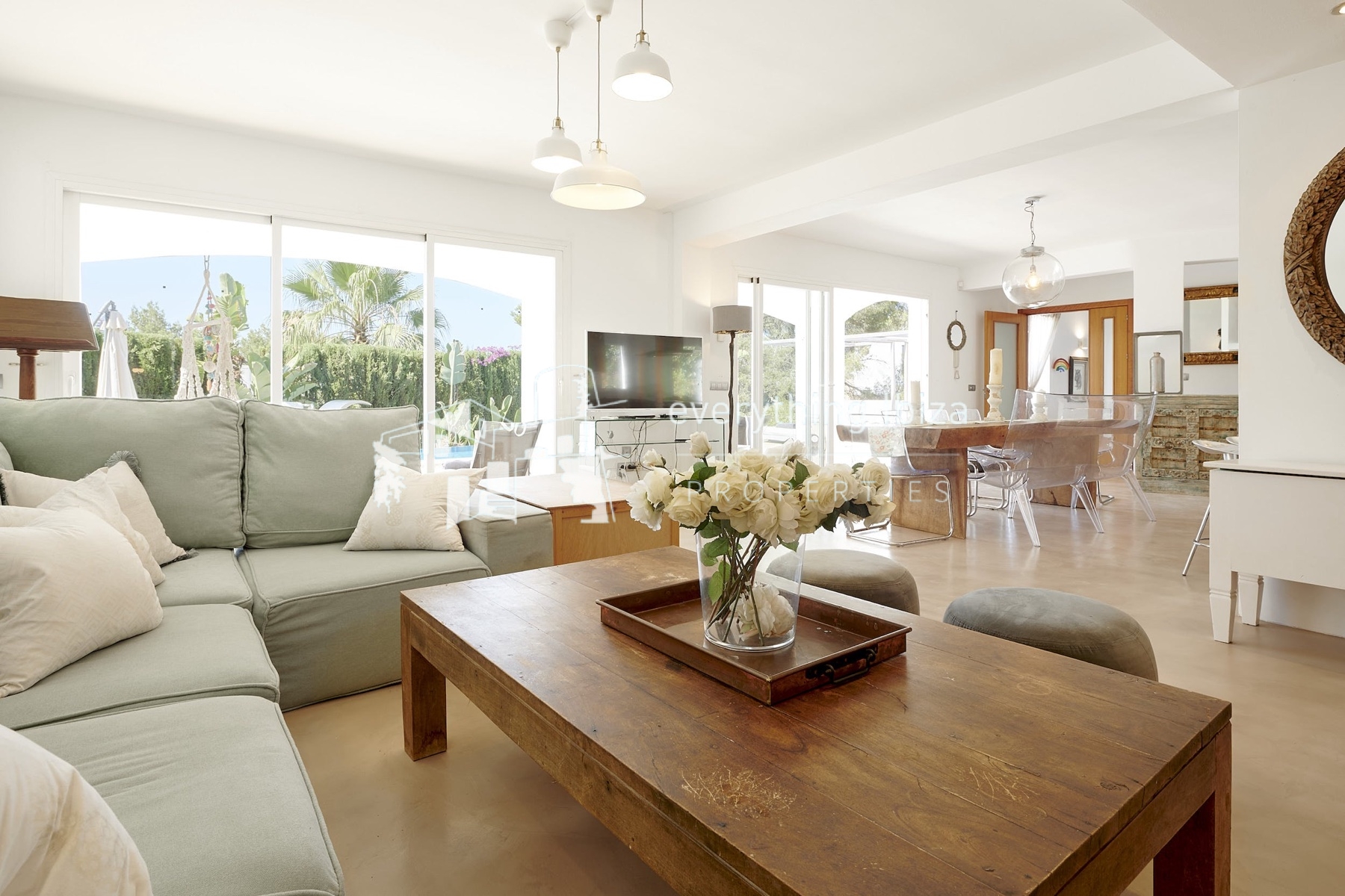 Elegant Modern Villa with Private Infinity Pool and Tourist License Close to Cosmopolitan Santa Eulalia by everything ibiza Properties - ref. 1880