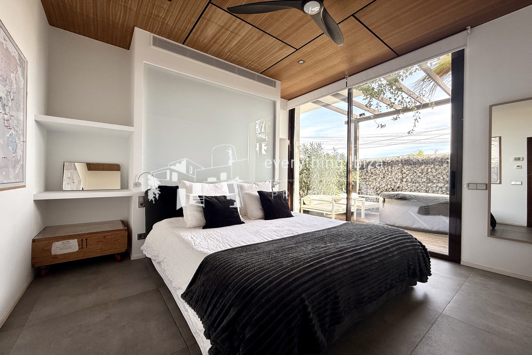 Super Ground Floor 3 Bed Apartment with Private Pool in Central San Jose Village by everything ibiza Properties - ref. 1881