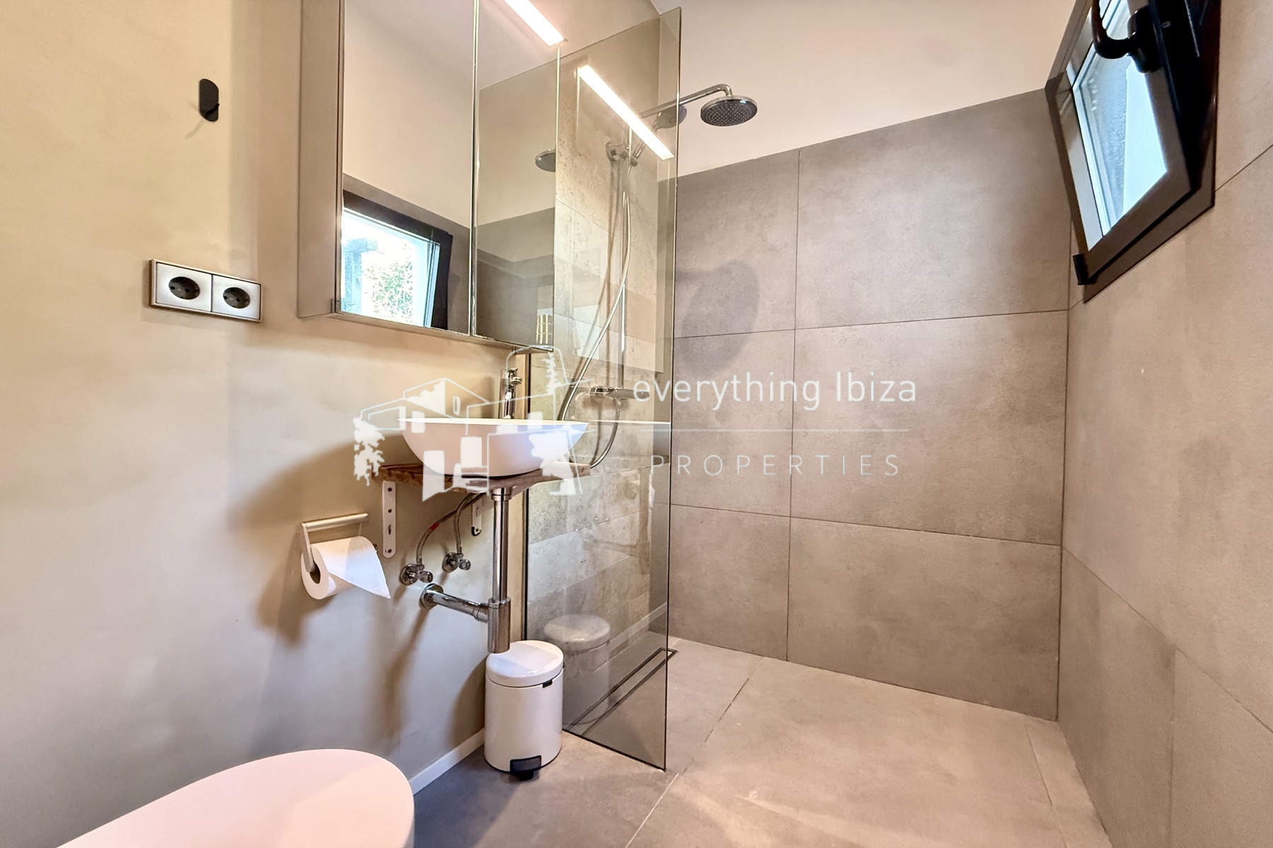 Super Ground Floor 3 Bed Apartment with Private Pool in Central San Jose Village by everything ibiza Properties - ref. 1881