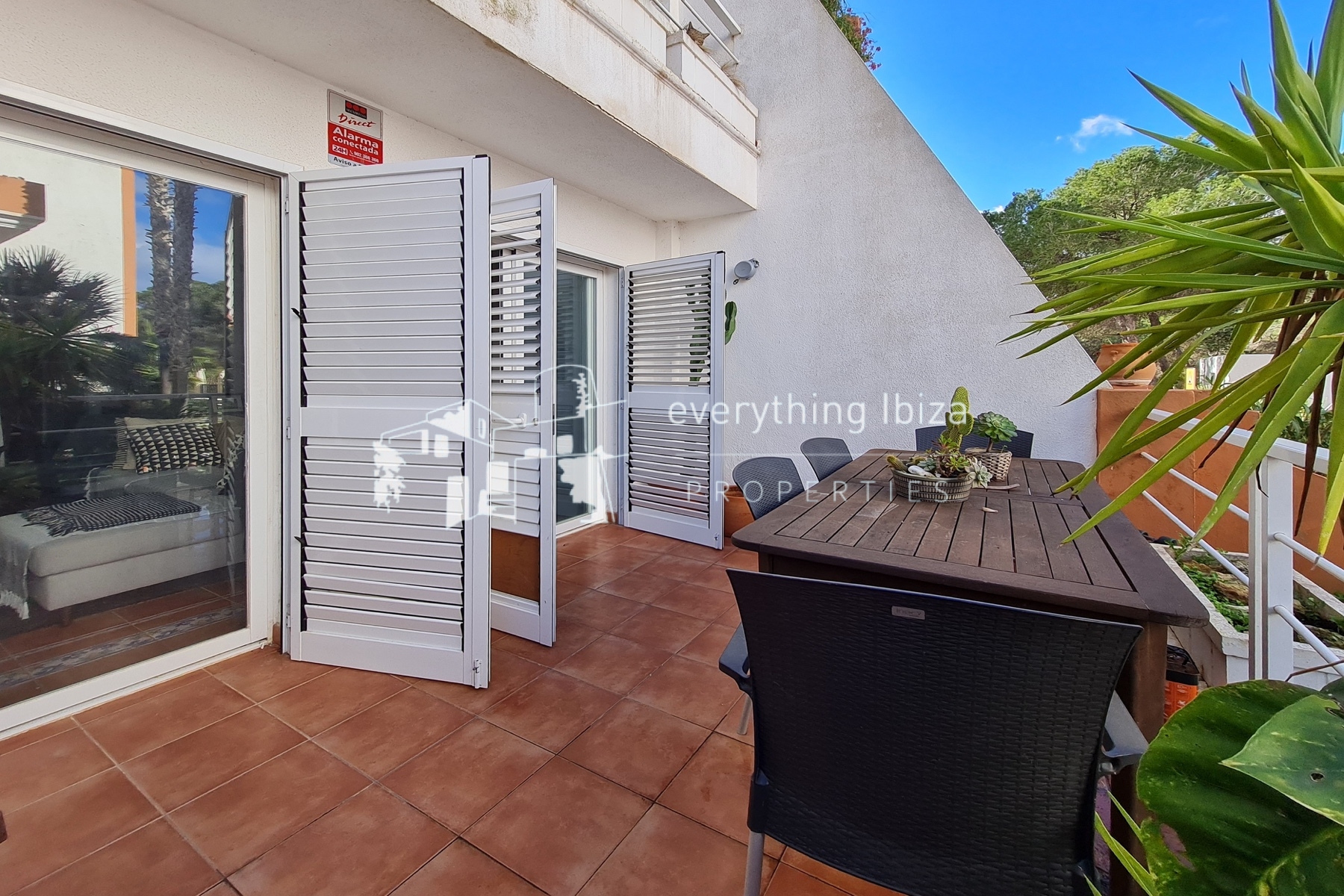 Modern 3 Bed Duplex Apartment Close to Stunning Nearby Beaches and San Carlos Village by everything ibiza Properties - ref. 1882