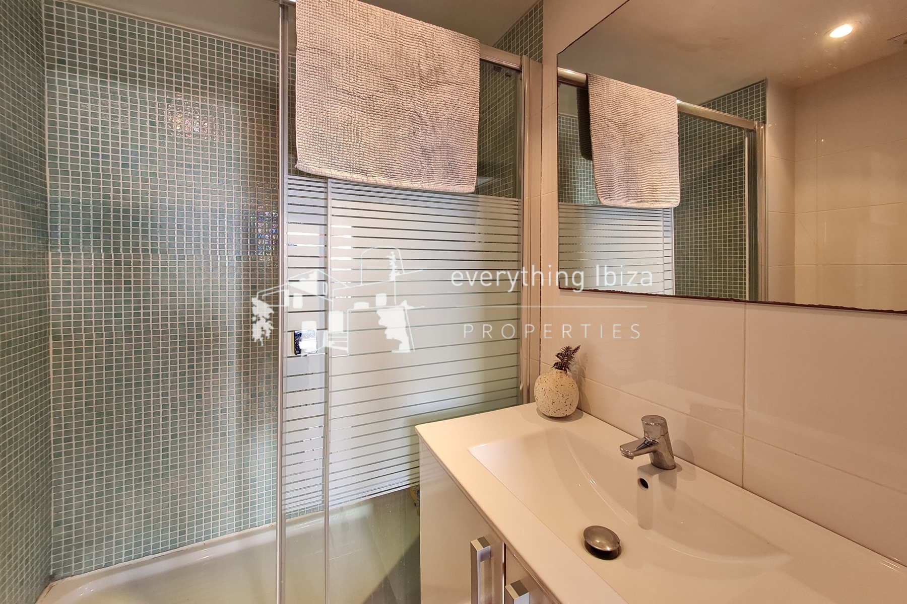 Modern 3 Bed Duplex Apartment Close to Stunning Nearby Beaches and San Carlos Village by everything ibiza Properties - ref. 1882