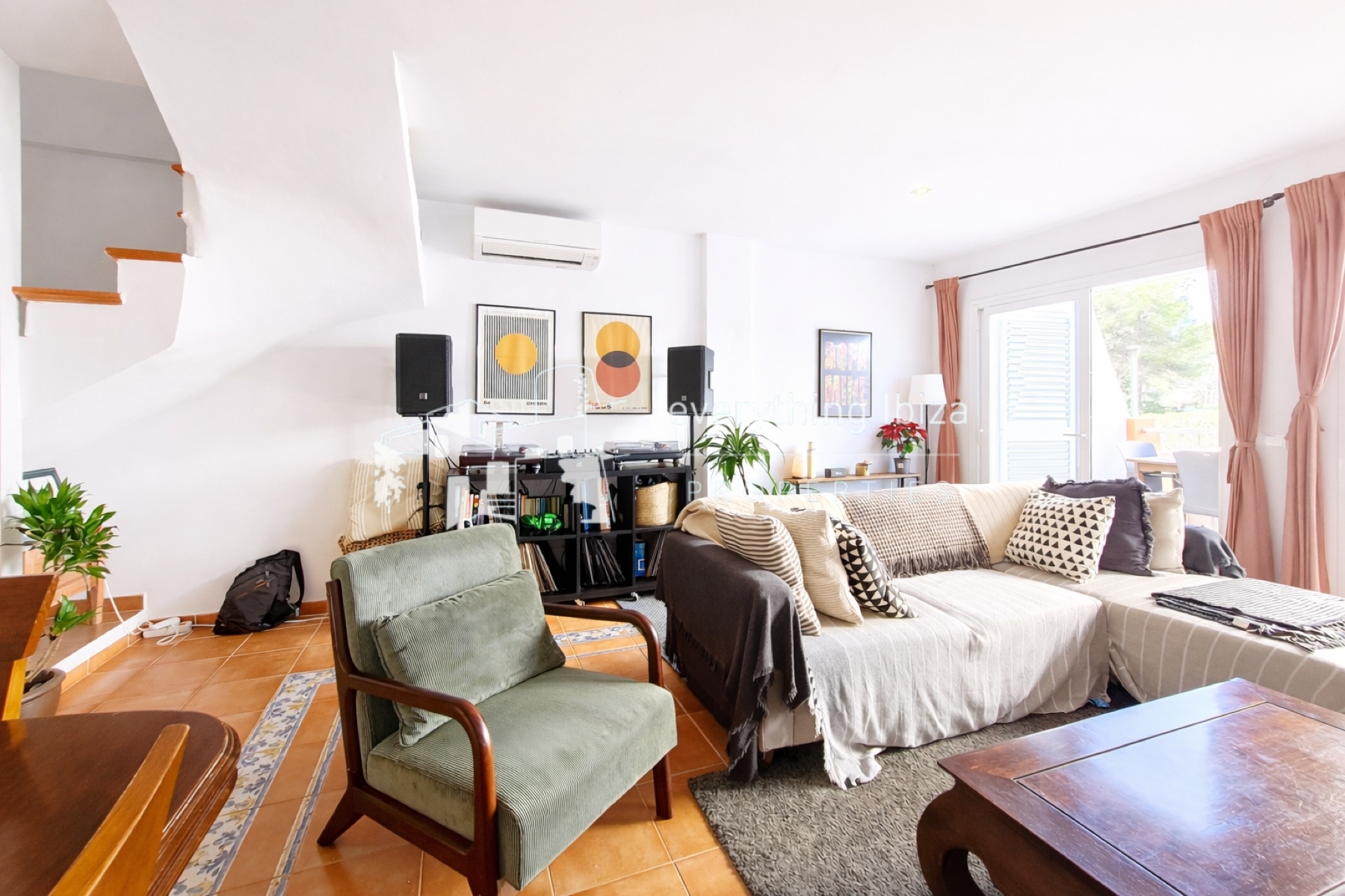 Modern 3 Bed Duplex Apartment Close to Stunning Nearby Beaches and San Carlos Village by everything ibiza Properties - ref. 1882