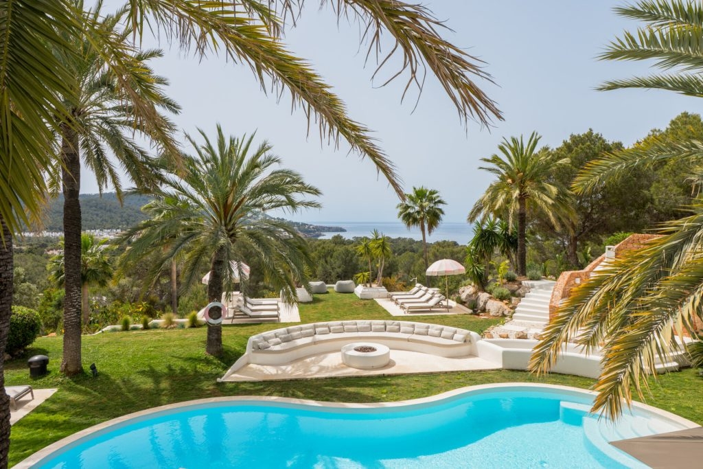 Magnificent Luxury Villa Set in a Stunning Large Private Estate with Amazing Sea and Sunset Views in Cala Tarida — Villa