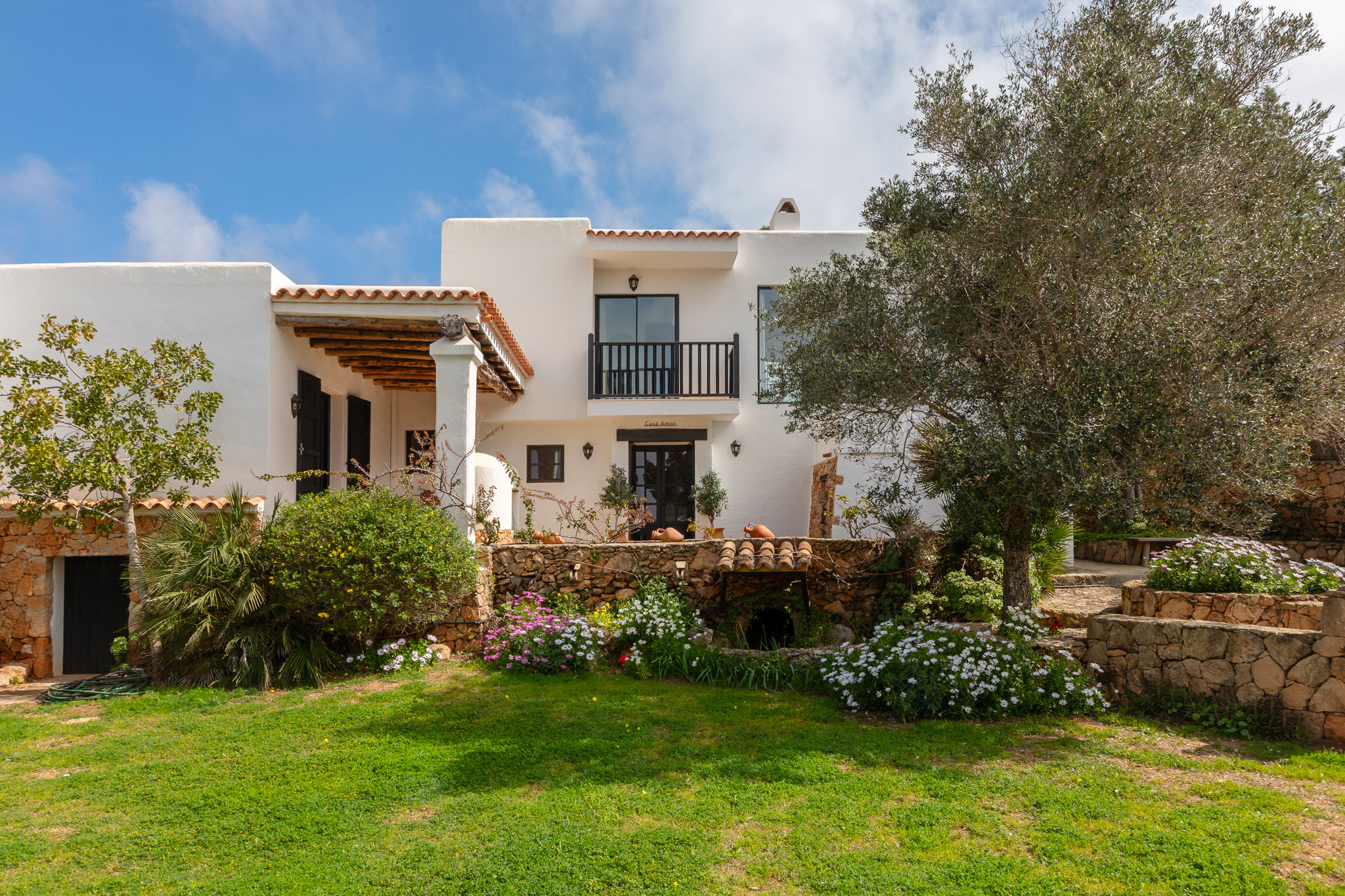Beautifully Designed Authentic Country Villa Close to the Beach with Guest House, Sea and Sunset Views