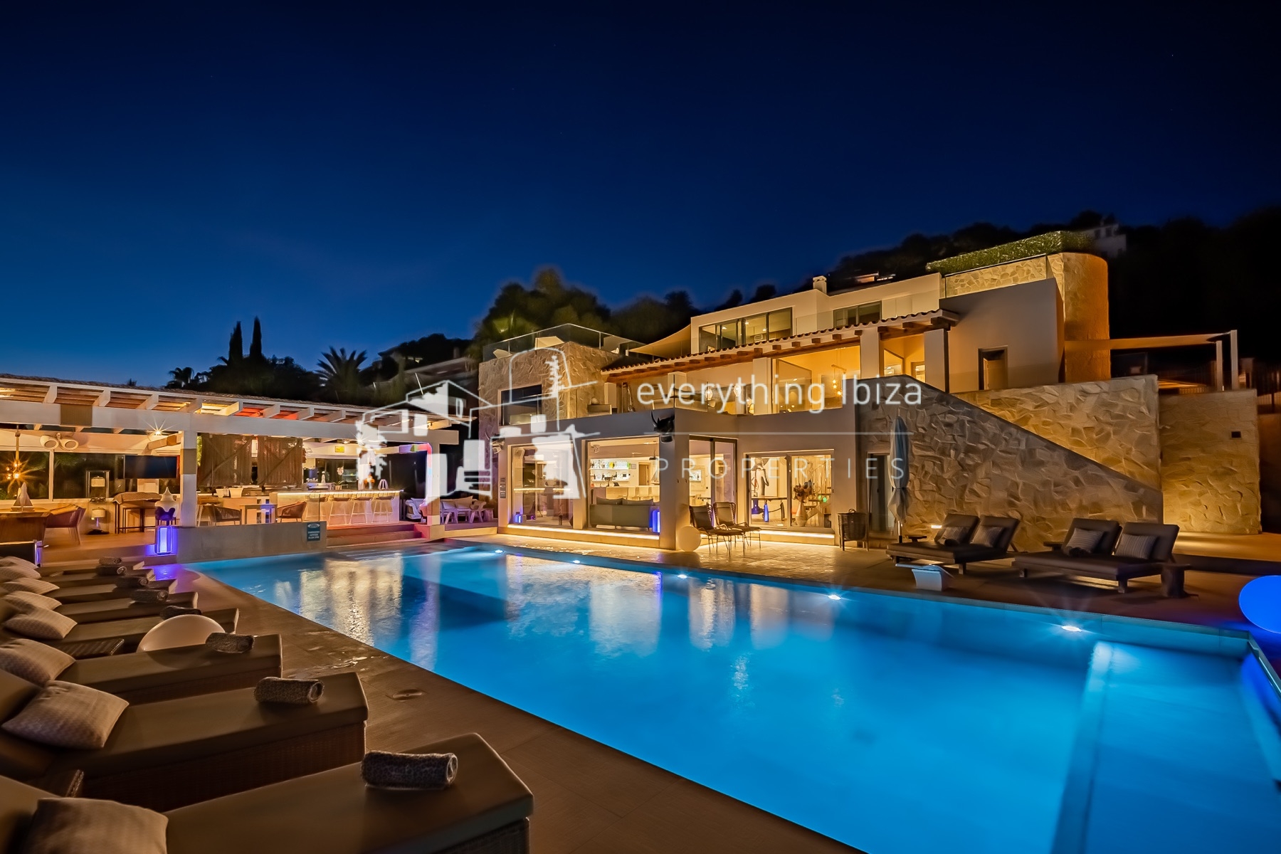 Exceptional Luxury Private Residence with Panoramic Views, Super Sports & Wellness Facilities - for sale by everything ibiza Properties - ref. 1884