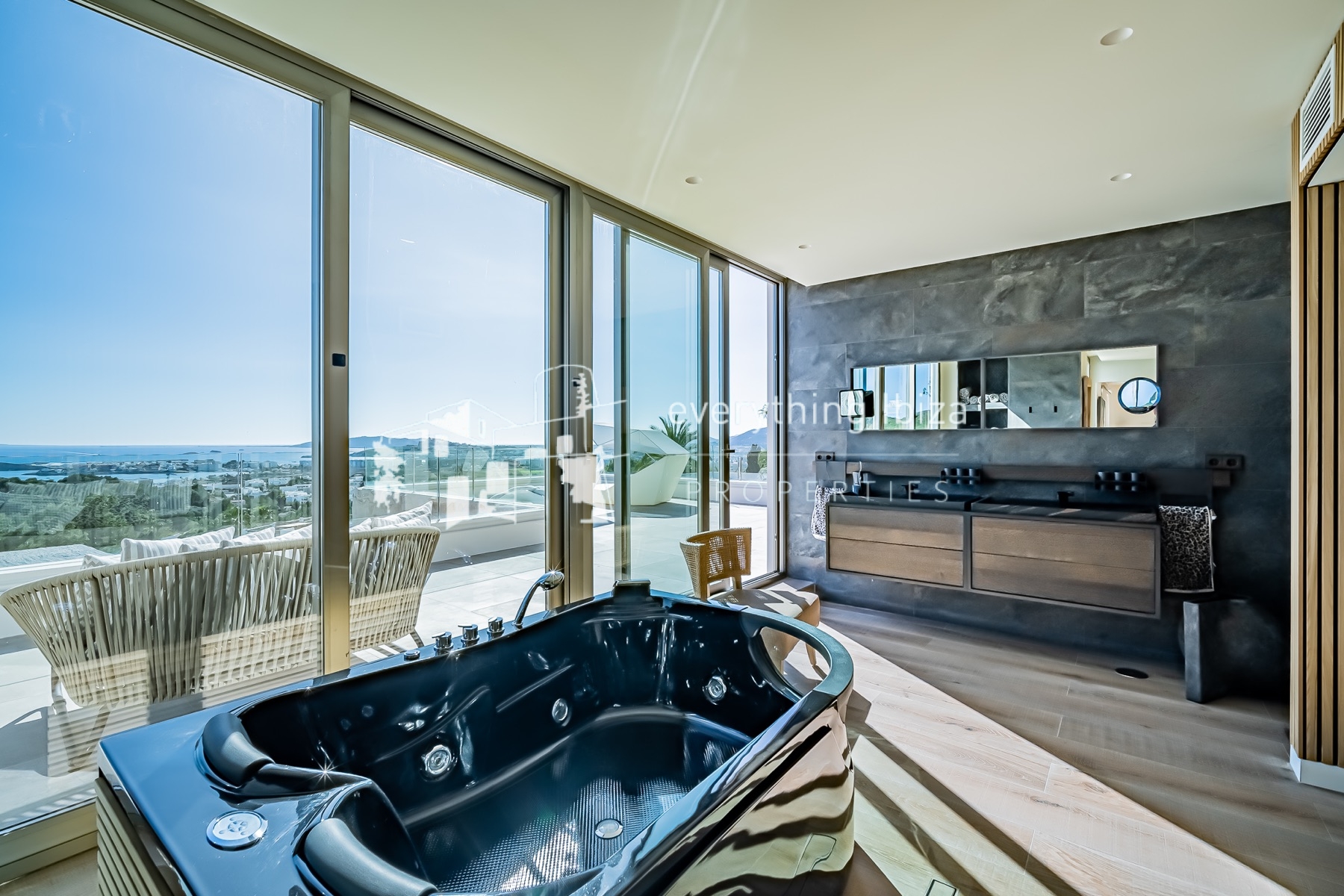 Exceptional Luxury Private Residence with Panoramic Views, Super Sports & Wellness Facilities - for sale by everything ibiza Properties - ref. 1884