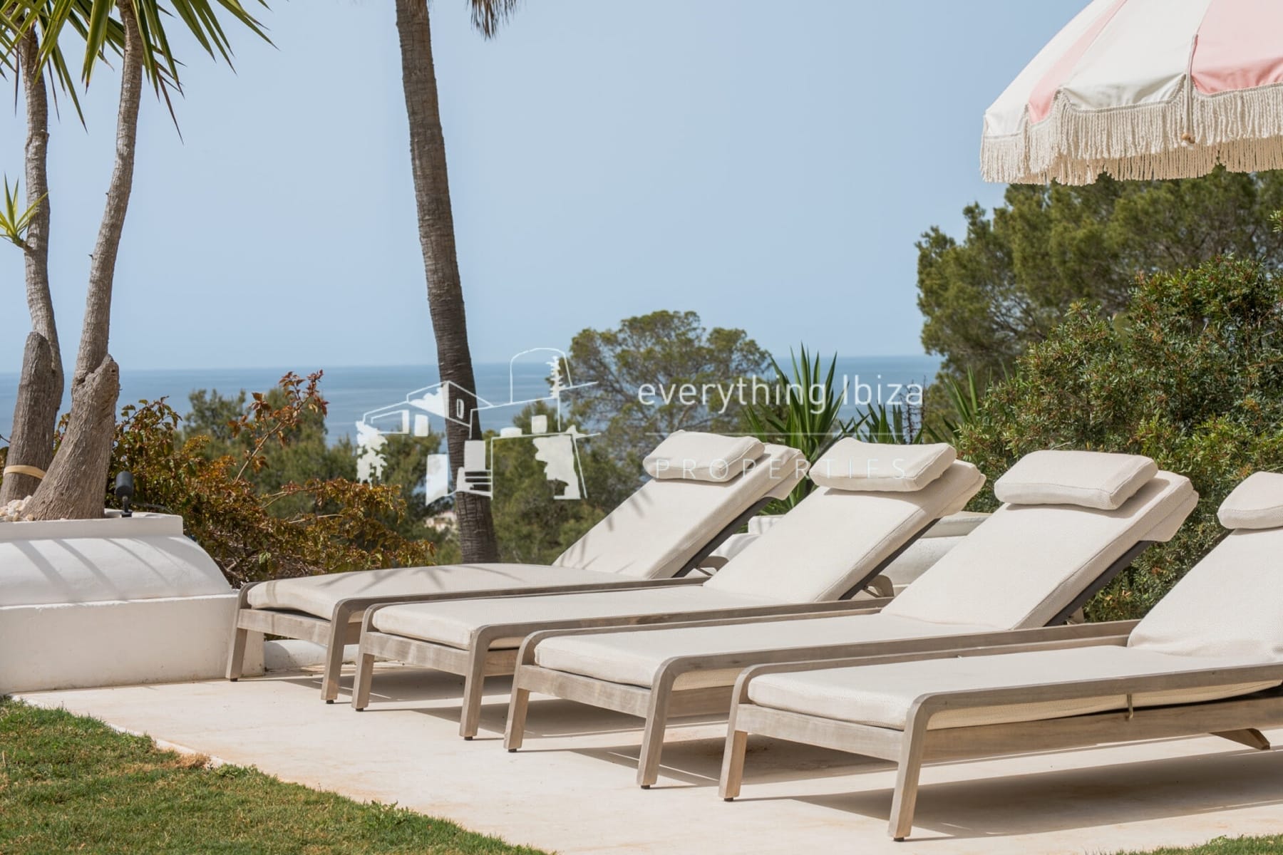 Magnificent Luxury Villa Set in a Stunning Large Private Estate with Amazing Sea and Sunset Views - for sale by everything ibiza Properties - ref. 1895