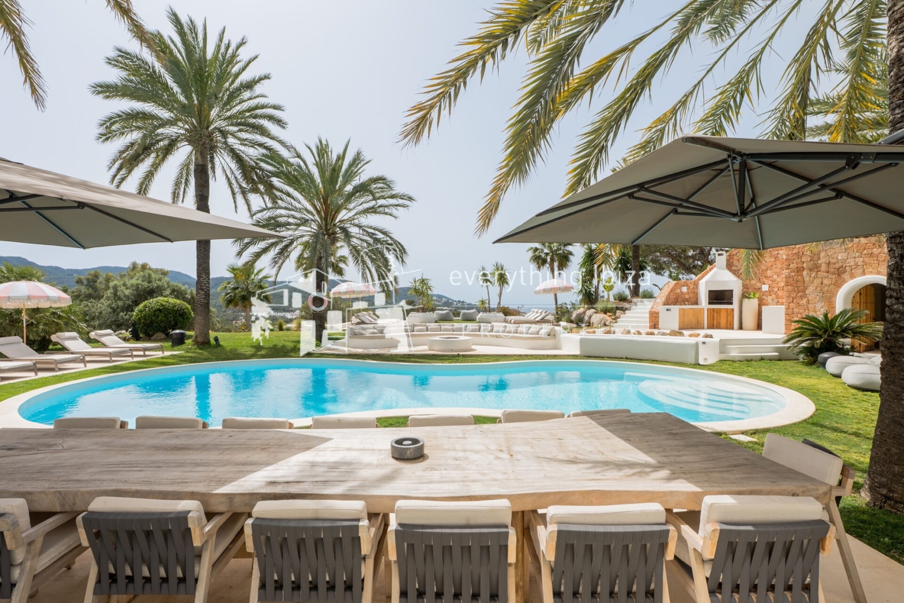 Magnificent Luxury Villa Set in a Stunning Large Private Estate with Amazing Sea and Sunset Views - for sale by everything ibiza Properties - ref. 1895