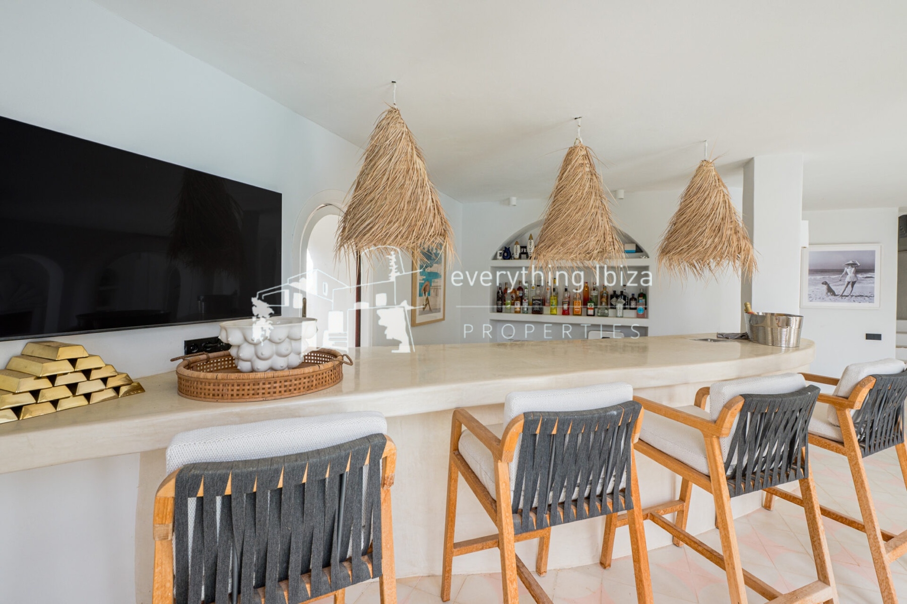 Magnificent Luxury Villa Set in a Stunning Large Private Estate with Amazing Sea and Sunset Views - for sale by everything ibiza Properties - ref. 1895