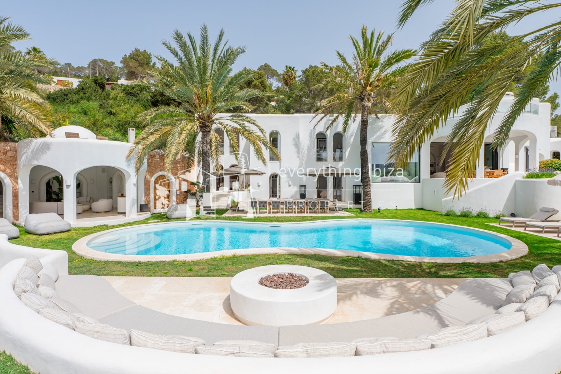 Magnificent Luxury Villa Set in a Stunning Large Private Estate with Amazing Sea and Sunset Views - for sale by everything ibiza Properties - ref. 1895