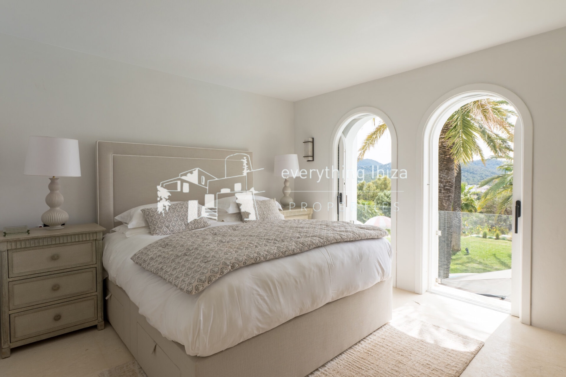 Magnificent Luxury Villa Set in a Stunning Large Private Estate with Amazing Sea and Sunset Views - for sale by everything ibiza Properties - ref. 1895