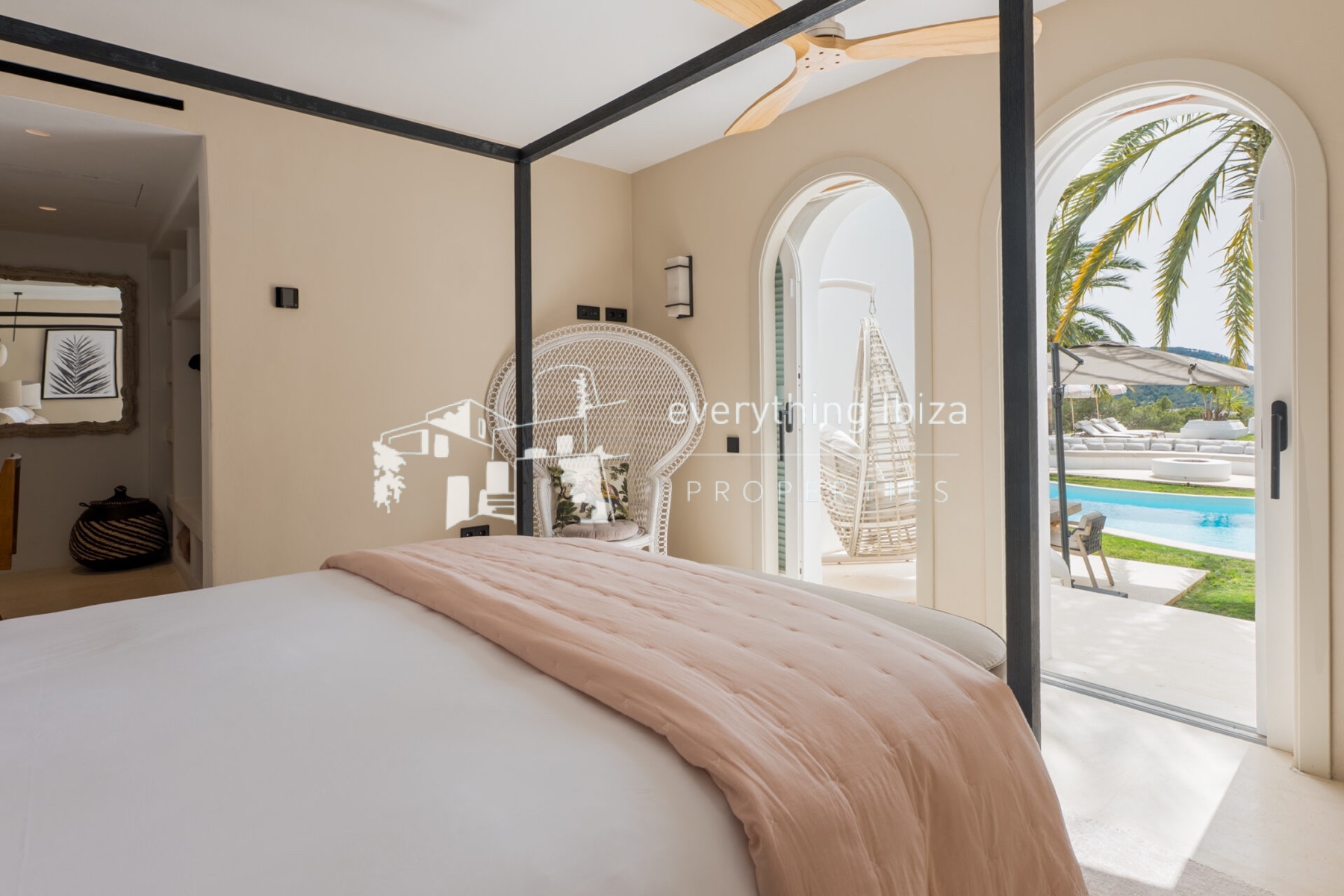 Magnificent Luxury Villa Set in a Stunning Large Private Estate with Amazing Sea and Sunset Views - for sale by everything ibiza Properties - ref. 1895