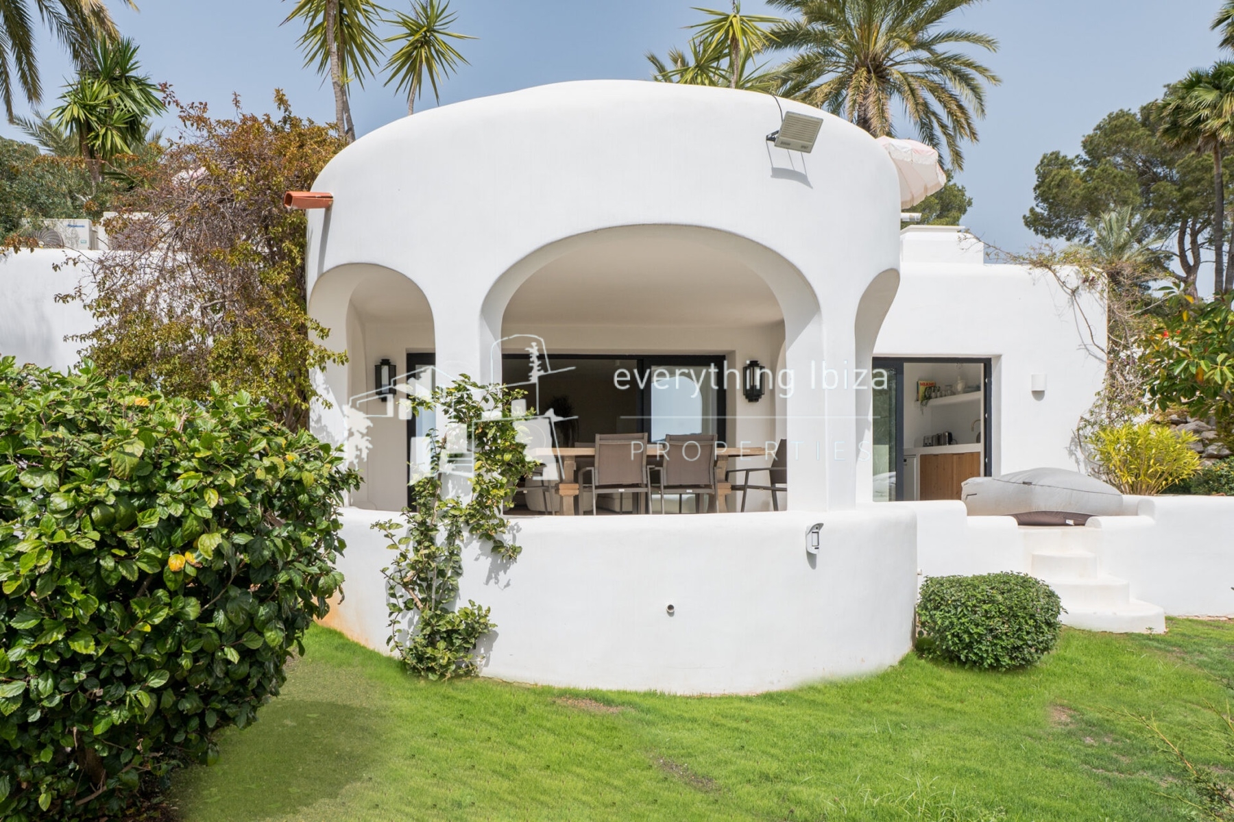 Magnificent Luxury Villa Set in a Stunning Large Private Estate with Amazing Sea and Sunset Views - for sale by everything ibiza Properties - ref. 1895