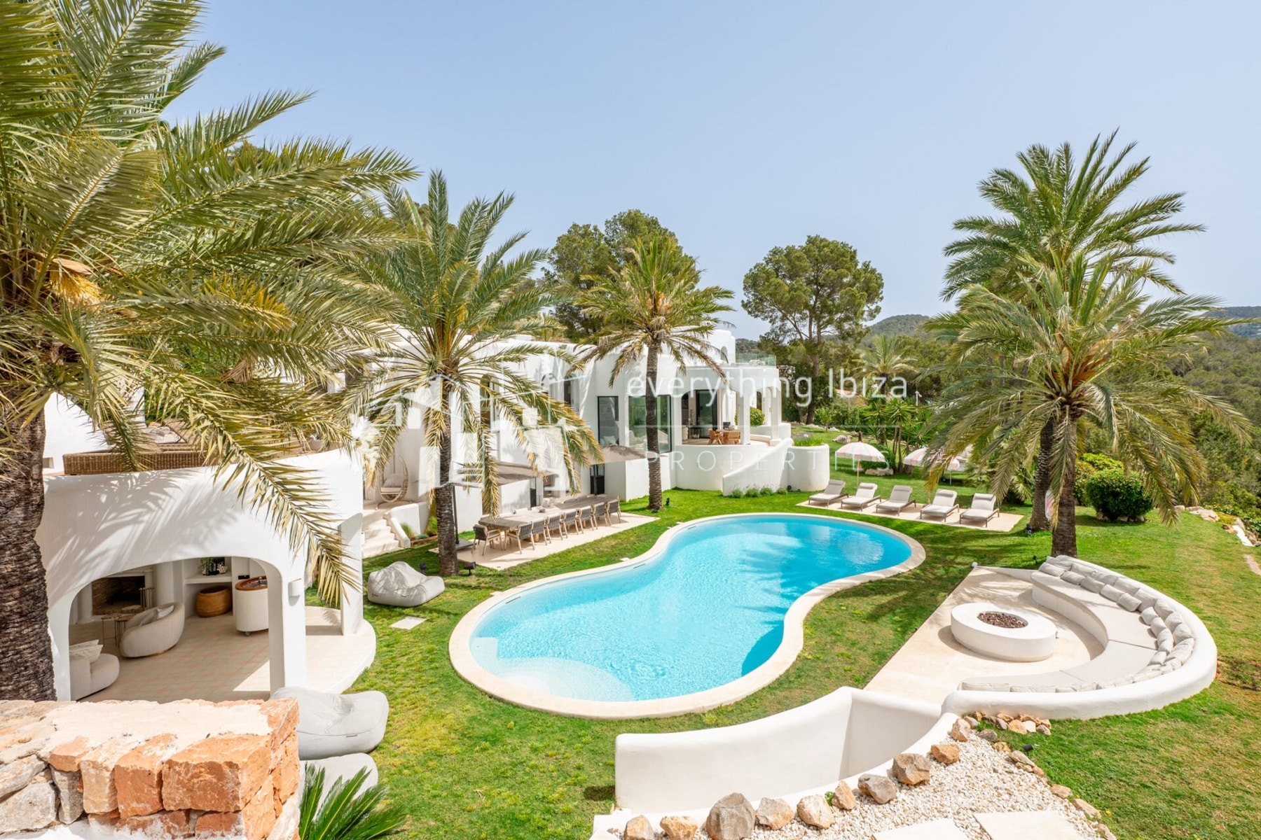 Magnificent Luxury Villa Set in a Stunning Large Private Estate with Amazing Sea and Sunset Views - for sale by everything ibiza Properties - ref. 1895
