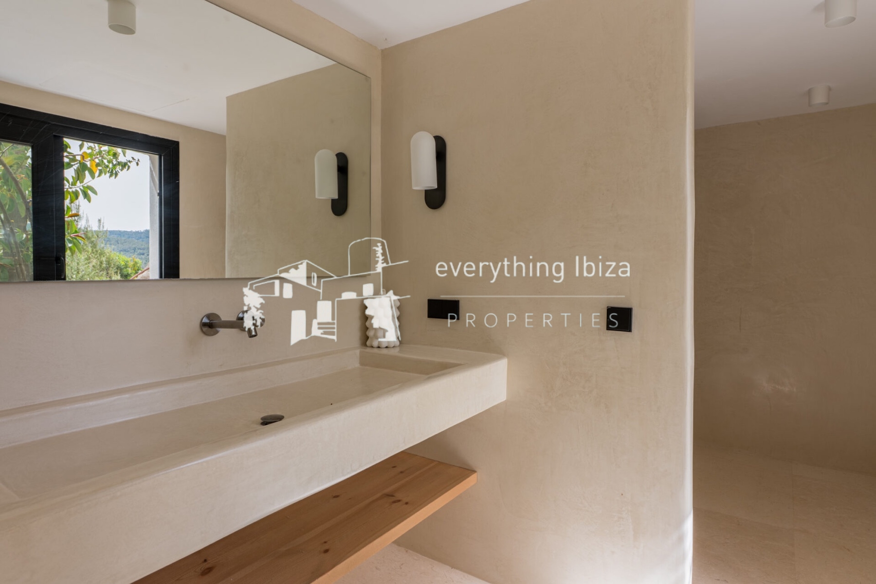 Magnificent Luxury Villa Set in a Stunning Large Private Estate with Amazing Sea and Sunset Views - for sale by everything ibiza Properties - ref. 1895