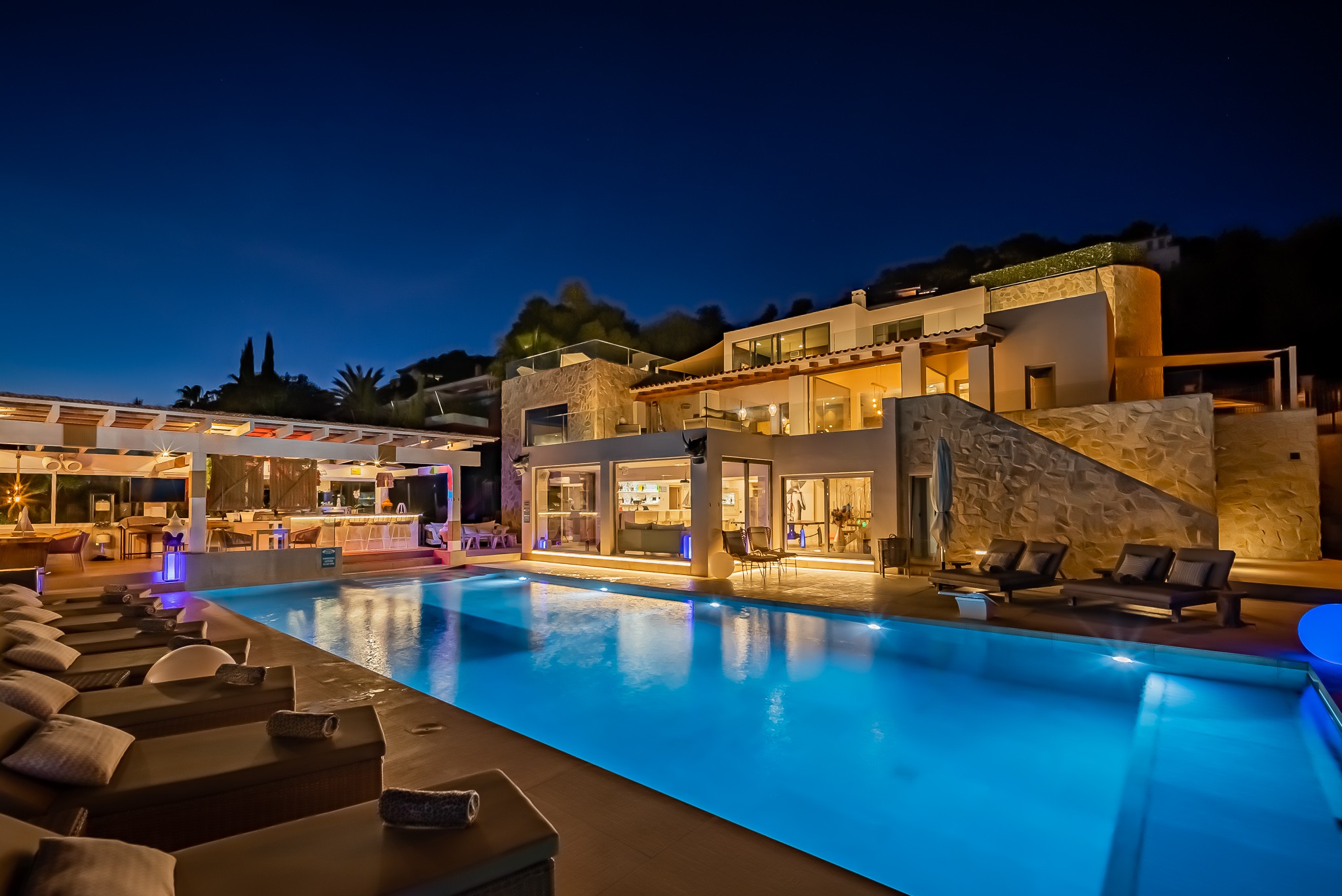 Exceptional Luxury Private Residence with Panoramic Views, Super Sports & Wellness Facilities