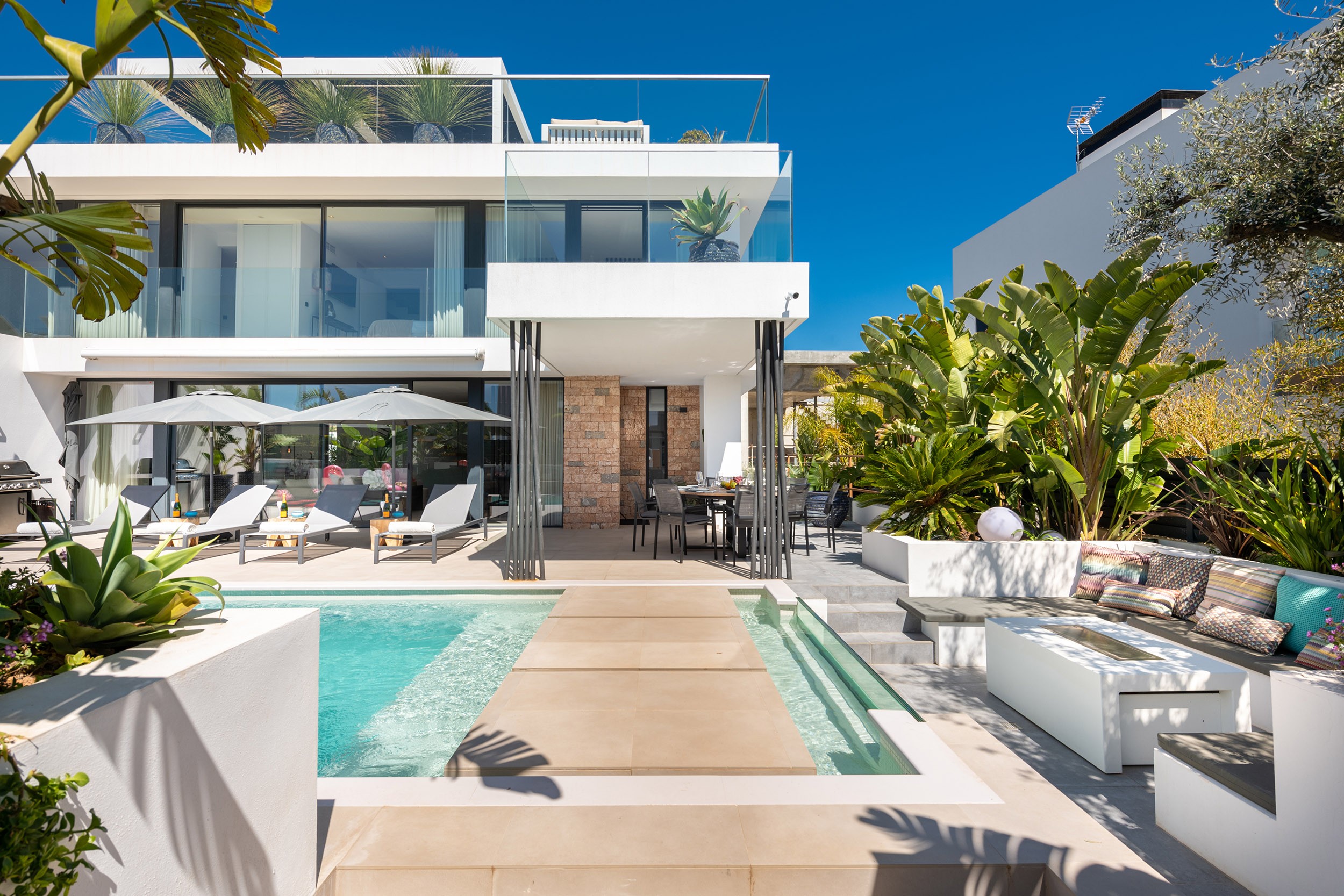 Luxury Cosmopolitan Villa with Its Own Club Ideally Located for the Beach, Jesus and Ibiza Town