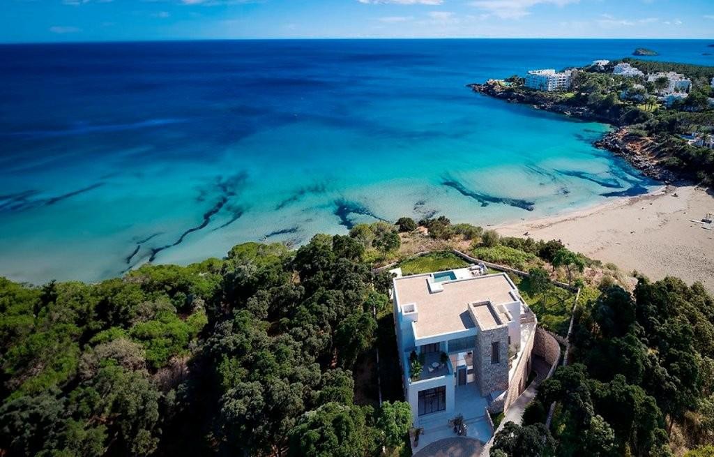 Stunning Private Coastal Frontline Plot of Land/Project with Already Approved Building License