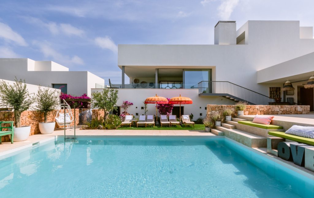 Luxury Mediterranean Villa Close to Amazing Beaches with Stunning Sea and Sunset Views in Cala Conta — Villa