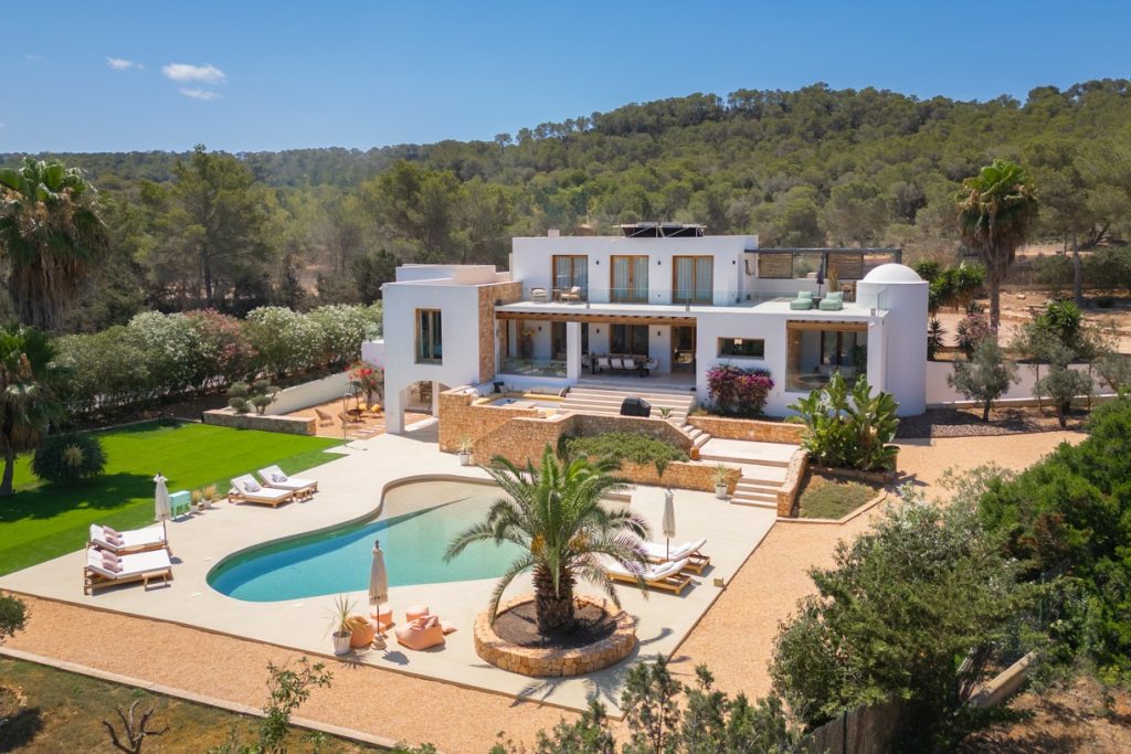 Magnificent Modern Villa of the Finest Quality with Super Views and Close to Stunning Nearby Beaches in Cala Bassa — Villa