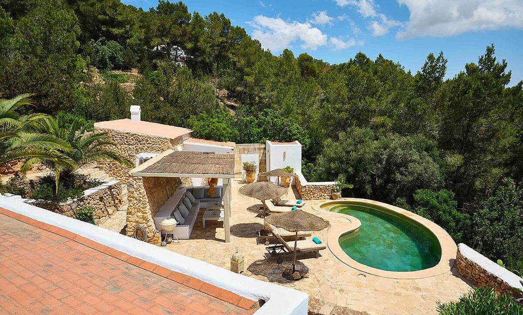 Traditional Ibiza Finca with Pool and Tourist License Set in a Stunning Rural Setting in San Lorenzo — Finca